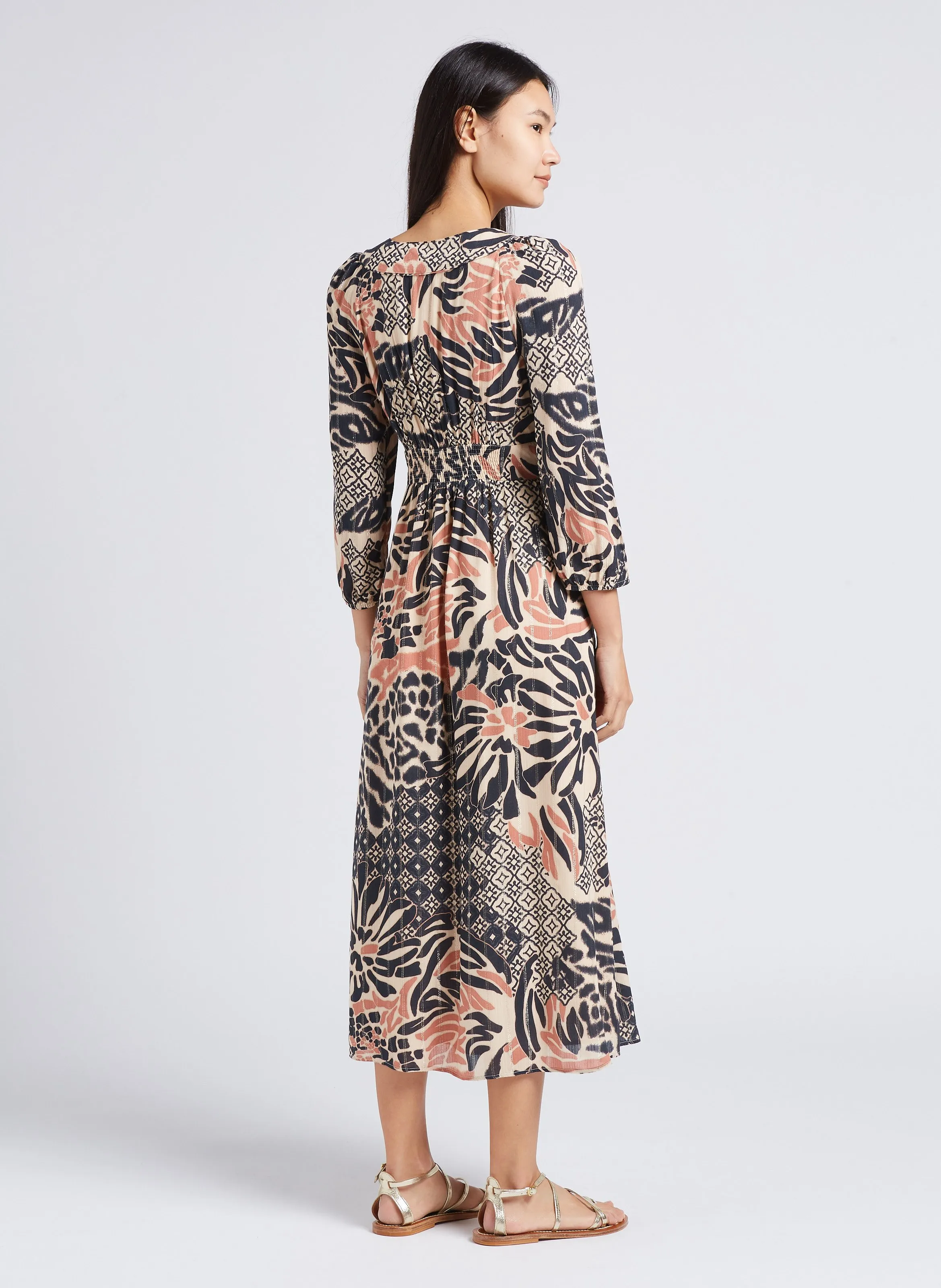 ALIX - Vestido midi estampado con escote en V en beige