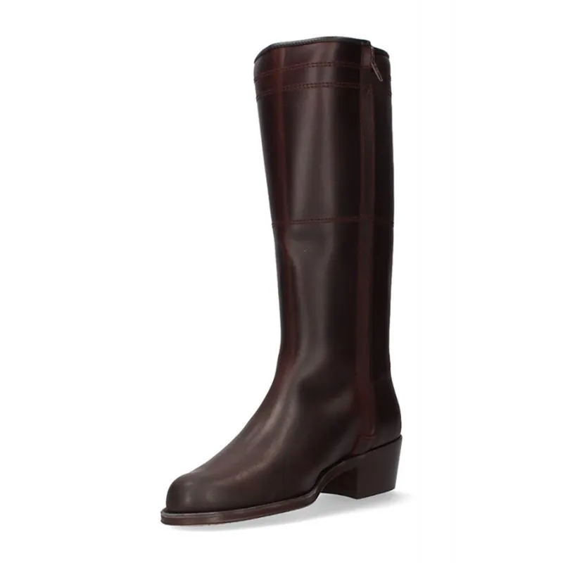 Bota con tacón