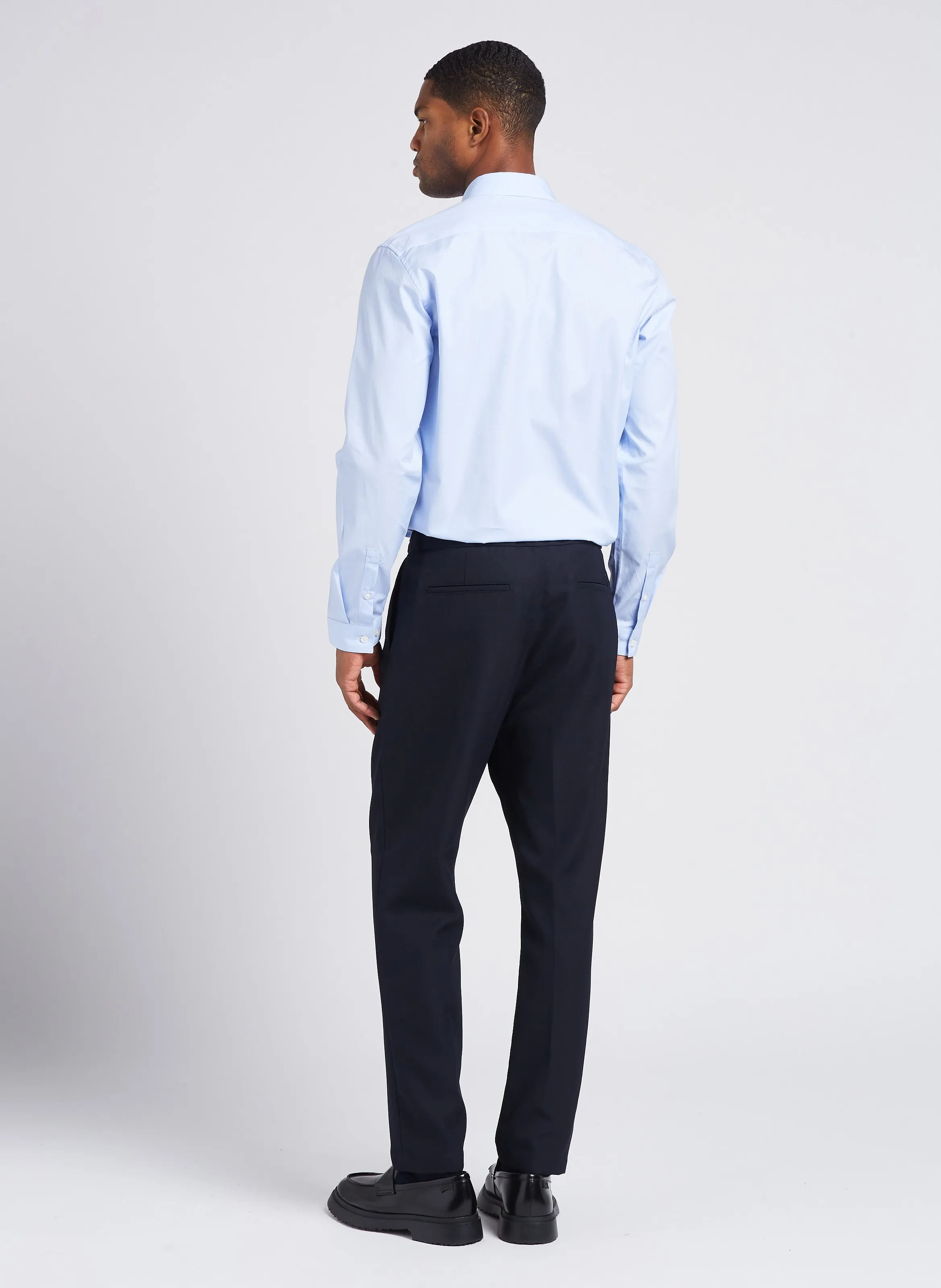 KERME - Camisa slim fit de algodón con cuello clásico en azul