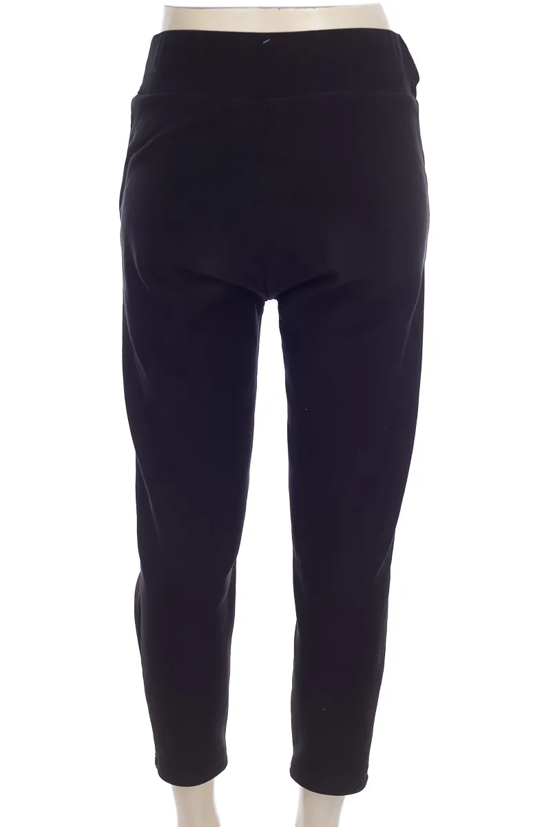 Ropa Deportiva / Salida de Baño color Negro - Closeando